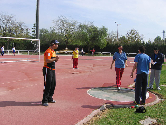 MARI CARMEN ROBLES Y PEDRO CÁNOVAS CONSIGUEN SUBIR AL PODIUM EN EL CAMPEONATO REGIONAL DE ATLETISMO - 4