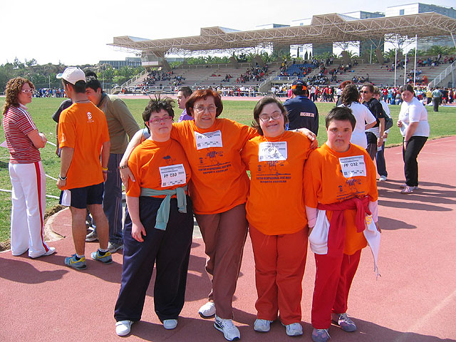MARI CARMEN ROBLES Y PEDRO CÁNOVAS CONSIGUEN SUBIR AL PODIUM EN EL CAMPEONATO REGIONAL DE ATLETISMO - 20