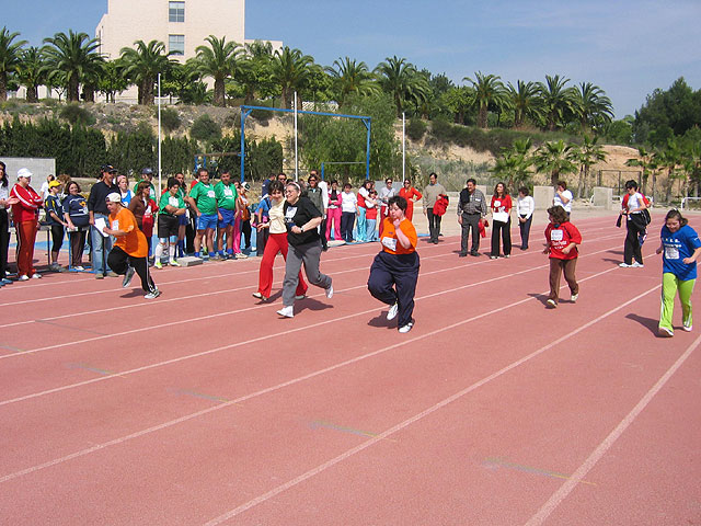 MARI CARMEN ROBLES Y PEDRO CÁNOVAS CONSIGUEN SUBIR AL PODIUM EN EL CAMPEONATO REGIONAL DE ATLETISMO - 12