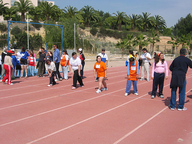MARI CARMEN ROBLES Y PEDRO CÁNOVAS CONSIGUEN SUBIR AL PODIUM EN EL CAMPEONATO REGIONAL DE ATLETISMO - 16