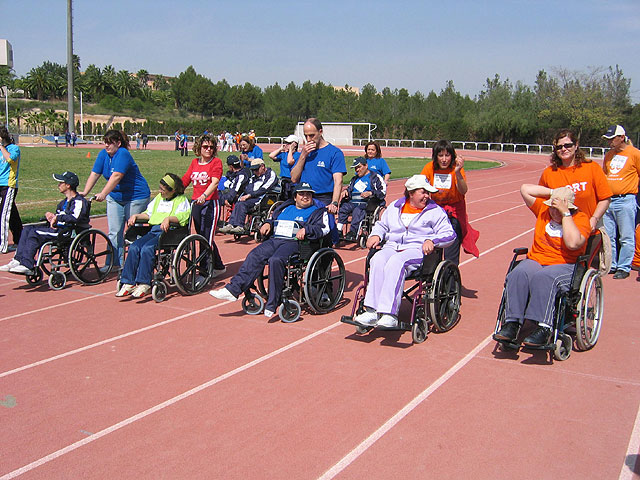 MARI CARMEN ROBLES Y PEDRO CÁNOVAS CONSIGUEN SUBIR AL PODIUM EN EL CAMPEONATO REGIONAL DE ATLETISMO - 21