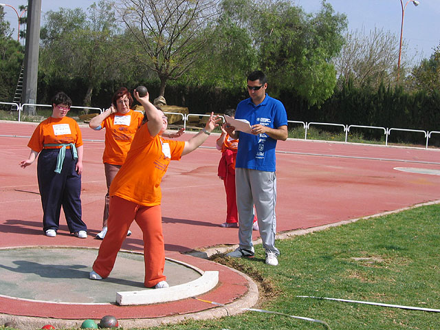 MARI CARMEN ROBLES Y PEDRO CÁNOVAS CONSIGUEN SUBIR AL PODIUM EN EL CAMPEONATO REGIONAL DE ATLETISMO - 27