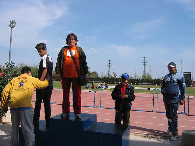 MARI CARMEN ROBLES Y PEDRO CÁNOVAS CONSIGUEN SUBIR AL PODIUM EN EL CAMPEONATO REGIONAL DE ATLETISMO - 40