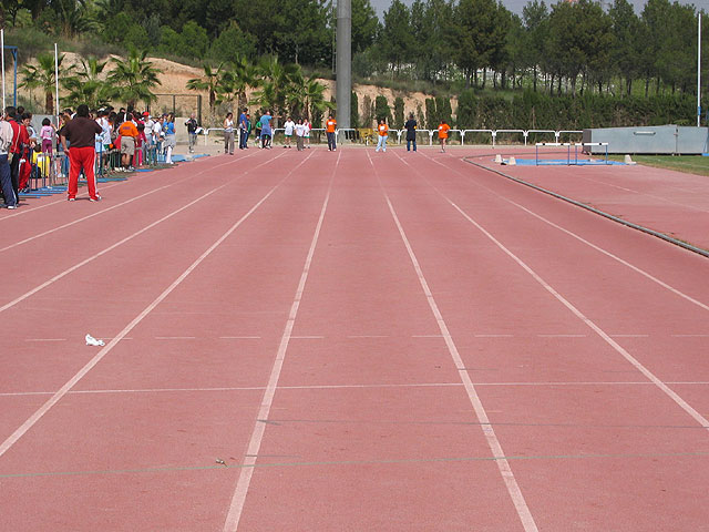 MARI CARMEN ROBLES Y PEDRO CÁNOVAS CONSIGUEN SUBIR AL PODIUM EN EL CAMPEONATO REGIONAL DE ATLETISMO - 34