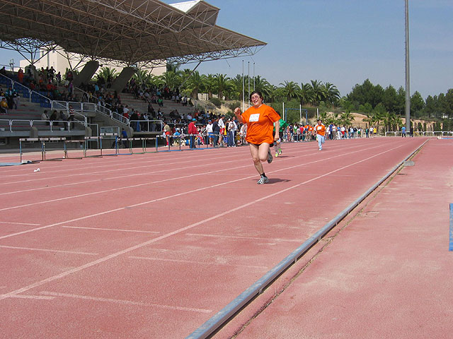 MARI CARMEN ROBLES Y PEDRO CÁNOVAS CONSIGUEN SUBIR AL PODIUM EN EL CAMPEONATO REGIONAL DE ATLETISMO - 35