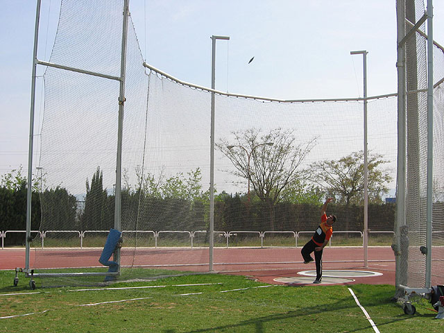 MARI CARMEN ROBLES Y PEDRO CÁNOVAS CONSIGUEN SUBIR AL PODIUM EN EL CAMPEONATO REGIONAL DE ATLETISMO - 36