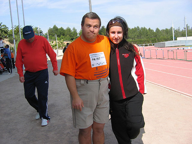 MARI CARMEN ROBLES Y PEDRO CÁNOVAS CONSIGUEN SUBIR AL PODIUM EN EL CAMPEONATO REGIONAL DE ATLETISMO - 42