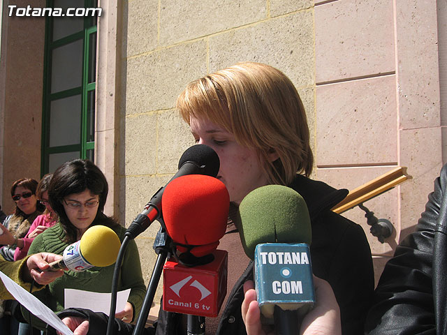 LEEN UN MANIFIESTO EN LA PUERTA DEL AYUNTAMIENTO CON MOTIVO DEL DÍA INTERNACIONAL CONTRA EL RACISMO Y LA XENOFOBIA - 5 LEEN UN MANIFIESTO EN LA PUERTA DEL AYUNTAMIENTO CON MOTIVO DEL DÍA INTERNACIONAL CONTRA EL RACISMO Y LA XENOFOBIA - 5