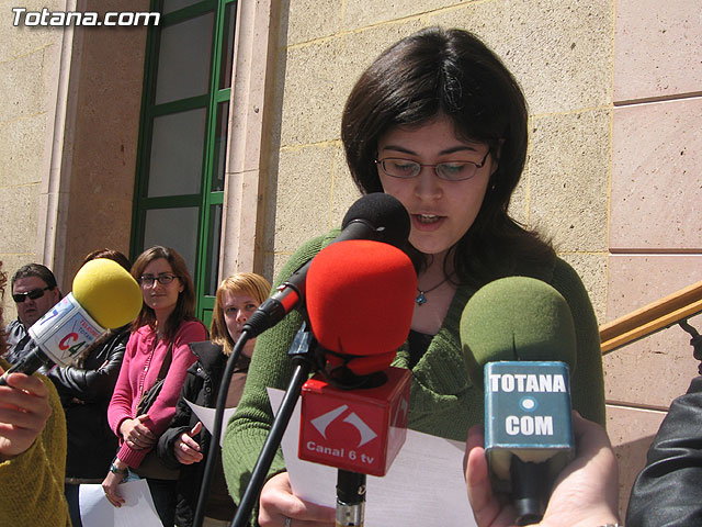 LEEN UN MANIFIESTO EN LA PUERTA DEL AYUNTAMIENTO CON MOTIVO DEL DÍA INTERNACIONAL CONTRA EL RACISMO Y LA XENOFOBIA - 6 LEEN UN MANIFIESTO EN LA PUERTA DEL AYUNTAMIENTO CON MOTIVO DEL DÍA INTERNACIONAL CONTRA EL RACISMO Y LA XENOFOBIA - 6