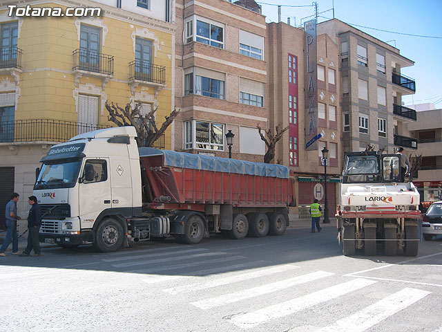 SE DESTINA MÁS DE 180.000 EUROS A LAS OBRAS DE ASFALTADO DE LAS PRINCIPALES CALLES Y AVENIDAS DEL CASCO URBANO - 2