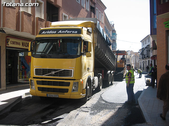 SE DESTINA MÁS DE 180.000 EUROS A LAS OBRAS DE ASFALTADO DE LAS PRINCIPALES CALLES Y AVENIDAS DEL CASCO URBANO - 7