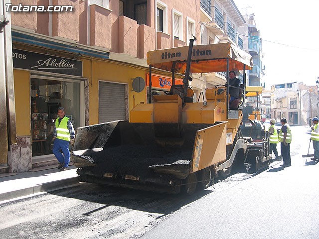 SE DESTINA MÁS DE 180.000 EUROS A LAS OBRAS DE ASFALTADO DE LAS PRINCIPALES CALLES Y AVENIDAS DEL CASCO URBANO - 8