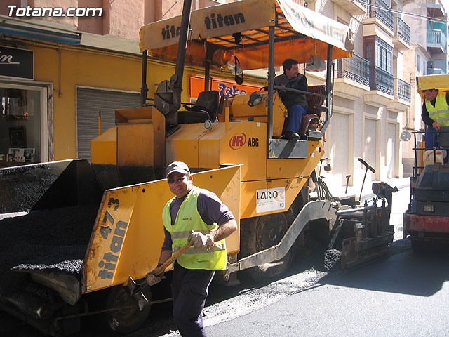SE DESTINA MÁS DE 180.000 EUROS A LAS OBRAS DE ASFALTADO DE LAS PRINCIPALES CALLES Y AVENIDAS DEL CASCO URBANO - 10