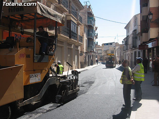 SE DESTINA MÁS DE 180.000 EUROS A LAS OBRAS DE ASFALTADO DE LAS PRINCIPALES CALLES Y AVENIDAS DEL CASCO URBANO - 11