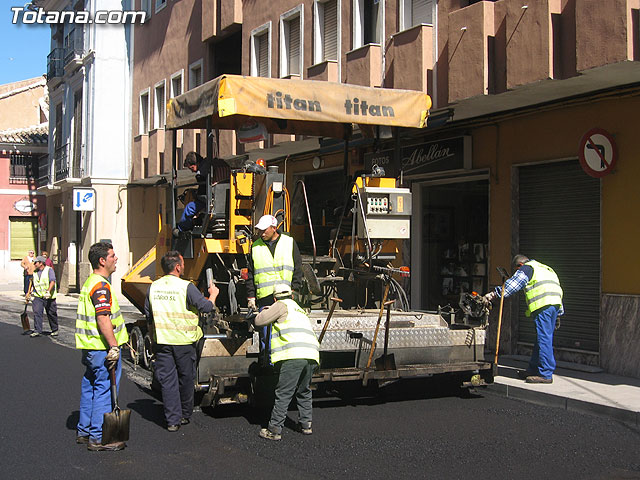 SE DESTINA MÁS DE 180.000 EUROS A LAS OBRAS DE ASFALTADO DE LAS PRINCIPALES CALLES Y AVENIDAS DEL CASCO URBANO - 14