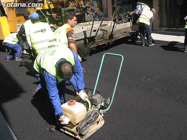 SE DESTINA MÁS DE 180.000 EUROS A LAS OBRAS DE ASFALTADO DE LAS PRINCIPALES CALLES Y AVENIDAS DEL CASCO URBANO - 20