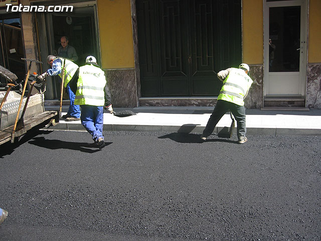 SE DESTINA MÁS DE 180.000 EUROS A LAS OBRAS DE ASFALTADO DE LAS PRINCIPALES CALLES Y AVENIDAS DEL CASCO URBANO - 19