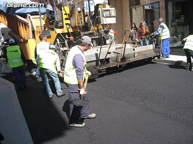 SE DESTINA MÁS DE 180.000 EUROS A LAS OBRAS DE ASFALTADO DE LAS PRINCIPALES CALLES Y AVENIDAS DEL CASCO URBANO - 21