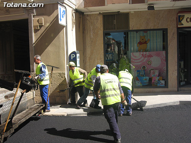 SE DESTINA MÁS DE 180.000 EUROS A LAS OBRAS DE ASFALTADO DE LAS PRINCIPALES CALLES Y AVENIDAS DEL CASCO URBANO - 22