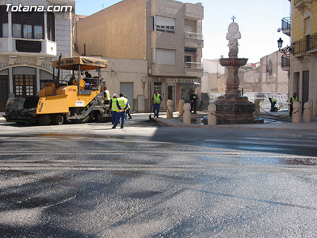 SE DESTINA MÁS DE 180.000 EUROS A LAS OBRAS DE ASFALTADO DE LAS PRINCIPALES CALLES Y AVENIDAS DEL CASCO URBANO - 23