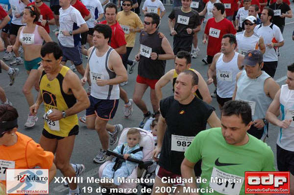 MIEMBROS DEL CLUB ATLETISMO ÓPTICA SANTA EULALIA PARTICIPARON EN LA XXVIII EDICIÓN DE LA MEDIA MARATÓN “CIUDAD DE MURCIA” - 2