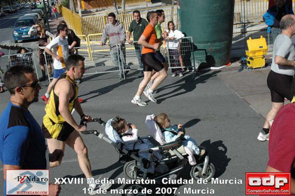 MIEMBROS DEL CLUB ATLETISMO ÓPTICA SANTA EULALIA PARTICIPARON EN LA XXVIII EDICIÓN DE LA MEDIA MARATÓN “CIUDAD DE MURCIA” - 4