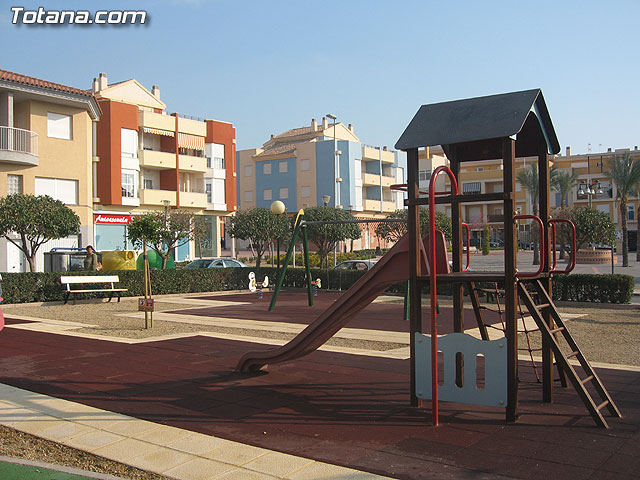 ALUMNOS-TRABAJADORES DE LA ESCUELA TALLER SANTA EULALIA REHABILITAN EL “JARDÍN DEL CONDADO” EN EL BARRIO DE “LA CERÁMICA” - 3