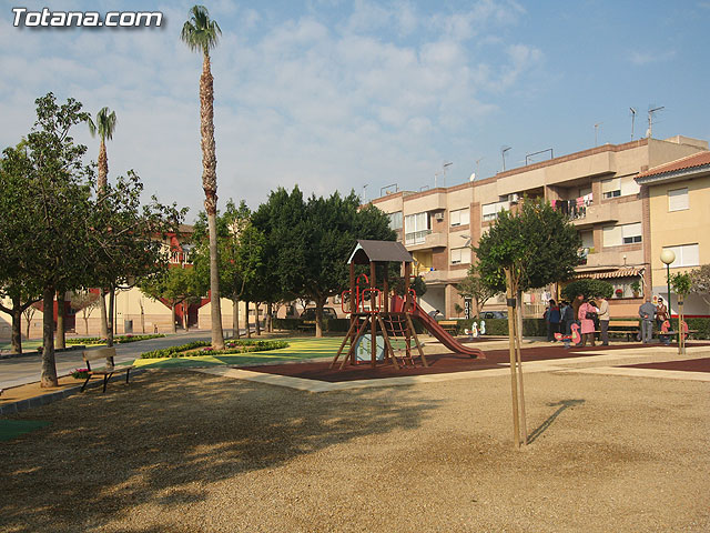 ALUMNOS-TRABAJADORES DE LA ESCUELA TALLER SANTA EULALIA REHABILITAN EL “JARDÍN DEL CONDADO” EN EL BARRIO DE “LA CERÁMICA” - 9