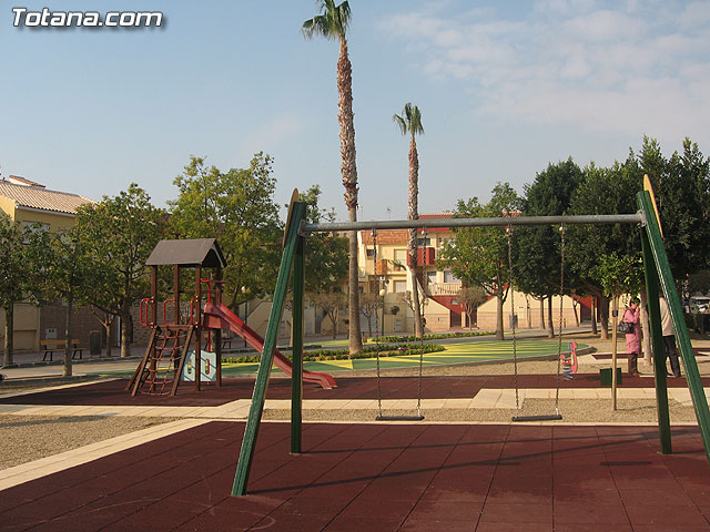 ALUMNOS-TRABAJADORES DE LA ESCUELA TALLER SANTA EULALIA REHABILITAN EL “JARDÍN DEL CONDADO” EN EL BARRIO DE “LA CERÁMICA” - 12