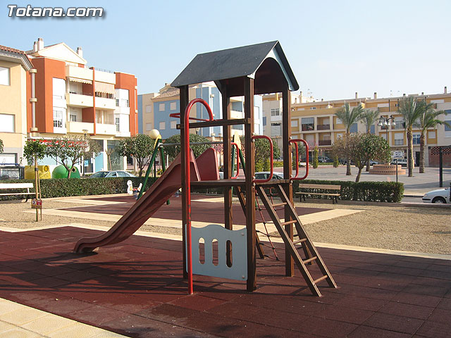 ALUMNOS-TRABAJADORES DE LA ESCUELA TALLER SANTA EULALIA REHABILITAN EL “JARDÍN DEL CONDADO” EN EL BARRIO DE “LA CERÁMICA” - 25