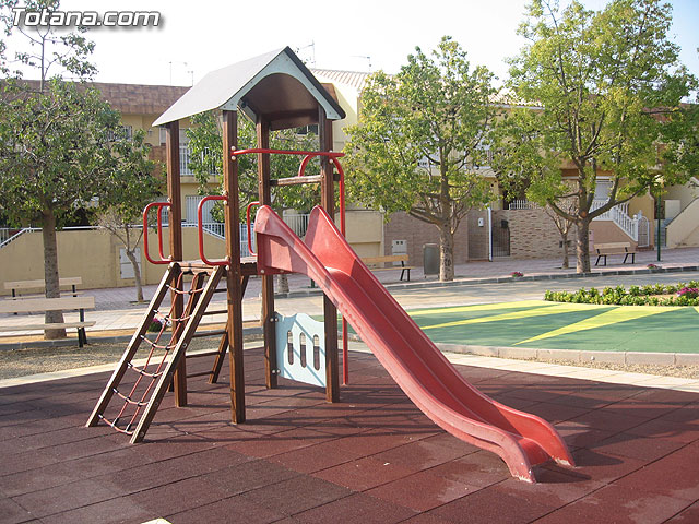 ALUMNOS-TRABAJADORES DE LA ESCUELA TALLER SANTA EULALIA REHABILITAN EL “JARDÍN DEL CONDADO” EN EL BARRIO DE “LA CERÁMICA” - 28