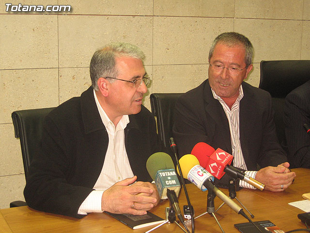 SE PRESENTA EL LIBRO EL TIEMPO Y MÁS ALLÁ, DE JOSÉ MARÍA CAMPOS Y DEL QUE SE HAN EDITADO 500 EJEMPLARES - 6