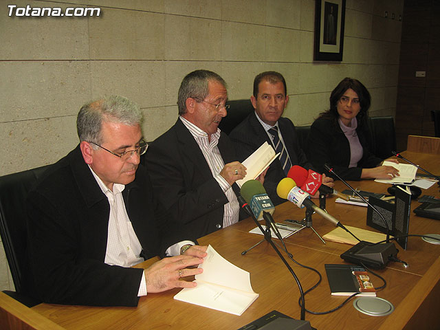 SE PRESENTA EL LIBRO EL TIEMPO Y MÁS ALLÁ, DE JOSÉ MARÍA CAMPOS Y DEL QUE SE HAN EDITADO 500 EJEMPLARES - 8