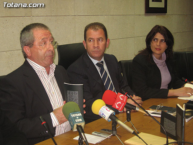 SE PRESENTA EL LIBRO EL TIEMPO Y MÁS ALLÁ, DE JOSÉ MARÍA CAMPOS Y DEL QUE SE HAN EDITADO 500 EJEMPLARES - 9