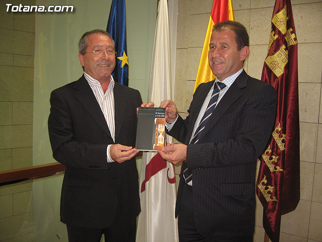 SE PRESENTA EL LIBRO EL TIEMPO Y MÁS ALLÁ, DE JOSÉ MARÍA CAMPOS Y DEL QUE SE HAN EDITADO 500 EJEMPLARES - 15