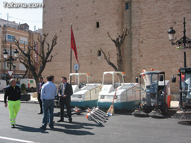 SE PRESENTA EL NUEVO SERVICIO DE LIMPIEZA VIARIA Y RECOGIDA DE RESIDUOS SÓLIDOS URBANOS CON UN PRESUPUESTO TOTAL DE MÁS DE 1,2 MILLONES DE EUROS, Y MÁS MEDIOS HUMANOS Y MATERIALES - 3