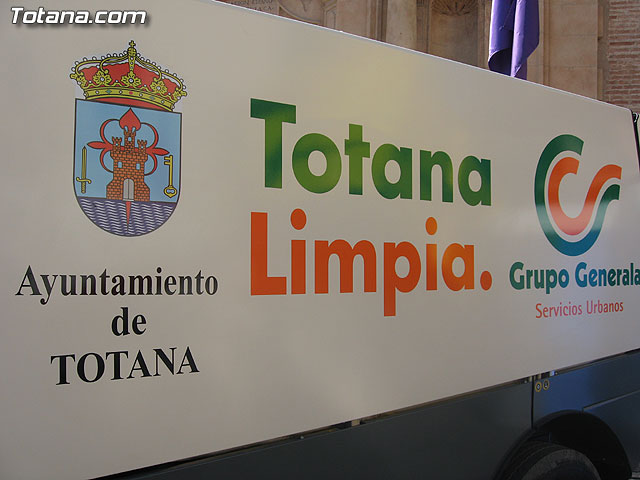 SE PRESENTA EL NUEVO SERVICIO DE LIMPIEZA VIARIA Y RECOGIDA DE RESIDUOS SÓLIDOS URBANOS CON UN PRESUPUESTO TOTAL DE MÁS DE 1,2 MILLONES DE EUROS, Y MÁS MEDIOS HUMANOS Y MATERIALES - 12