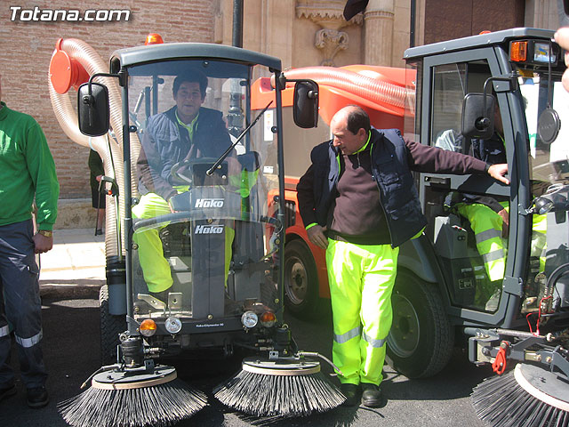 SE PRESENTA EL NUEVO SERVICIO DE LIMPIEZA VIARIA Y RECOGIDA DE RESIDUOS SÓLIDOS URBANOS CON UN PRESUPUESTO TOTAL DE MÁS DE 1,2 MILLONES DE EUROS, Y MÁS MEDIOS HUMANOS Y MATERIALES - 30