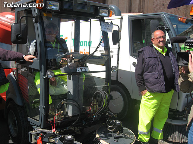 SE PRESENTA EL NUEVO SERVICIO DE LIMPIEZA VIARIA Y RECOGIDA DE RESIDUOS SÓLIDOS URBANOS CON UN PRESUPUESTO TOTAL DE MÁS DE 1,2 MILLONES DE EUROS, Y MÁS MEDIOS HUMANOS Y MATERIALES - 31