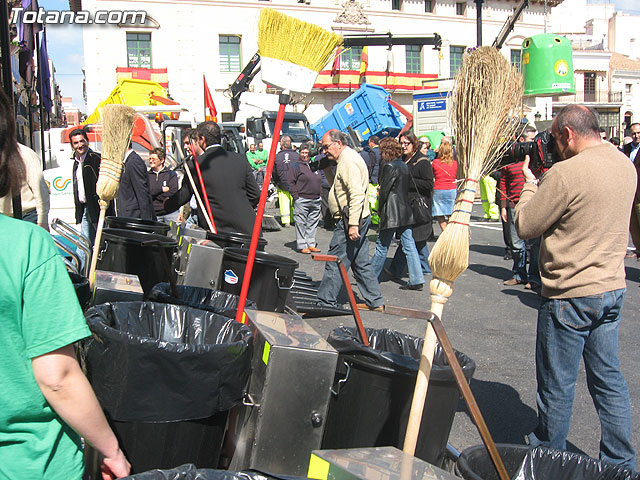 SE PRESENTA EL NUEVO SERVICIO DE LIMPIEZA VIARIA Y RECOGIDA DE RESIDUOS SÓLIDOS URBANOS CON UN PRESUPUESTO TOTAL DE MÁS DE 1,2 MILLONES DE EUROS, Y MÁS MEDIOS HUMANOS Y MATERIALES - 38