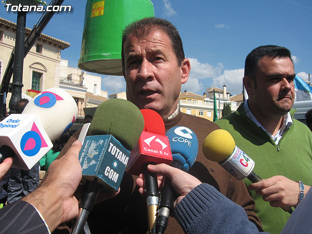 SE PRESENTA EL NUEVO SERVICIO DE LIMPIEZA VIARIA Y RECOGIDA DE RESIDUOS SÓLIDOS URBANOS CON UN PRESUPUESTO TOTAL DE MÁS DE 1,2 MILLONES DE EUROS, Y MÁS MEDIOS HUMANOS Y MATERIALES - 50