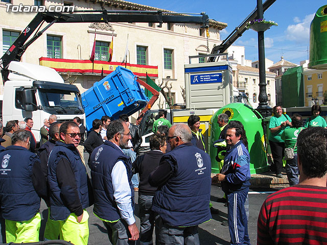 SE PRESENTA EL NUEVO SERVICIO DE LIMPIEZA VIARIA Y RECOGIDA DE RESIDUOS SÓLIDOS URBANOS CON UN PRESUPUESTO TOTAL DE MÁS DE 1,2 MILLONES DE EUROS, Y MÁS MEDIOS HUMANOS Y MATERIALES - 58