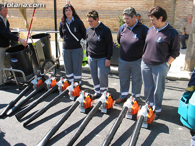 SE PRESENTA EL NUEVO SERVICIO DE LIMPIEZA VIARIA Y RECOGIDA DE RESIDUOS SÓLIDOS URBANOS CON UN PRESUPUESTO TOTAL DE MÁS DE 1,2 MILLONES DE EUROS, Y MÁS MEDIOS HUMANOS Y MATERIALES - 61