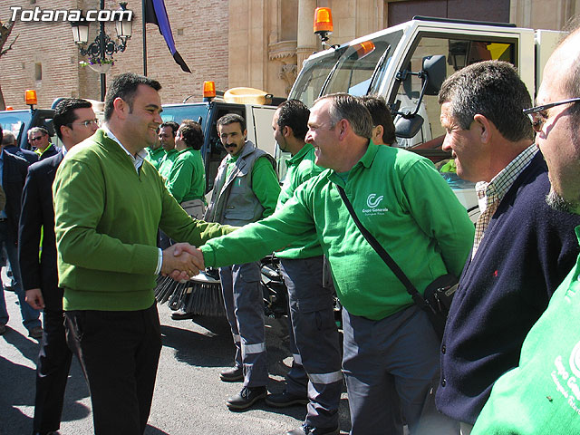 SE PRESENTA EL NUEVO SERVICIO DE LIMPIEZA VIARIA Y RECOGIDA DE RESIDUOS SLIDOS URBANOS CON UN PRESUPUESTO TOTAL DE MS DE 1,2 MILLONES DE EUROS, Y MS MEDIOS HUMANOS Y MATERIALES - 64