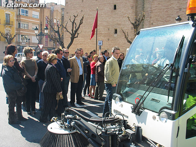 SE PRESENTA EL NUEVO SERVICIO DE LIMPIEZA VIARIA Y RECOGIDA DE RESIDUOS SÓLIDOS URBANOS CON UN PRESUPUESTO TOTAL DE MÁS DE 1,2 MILLONES DE EUROS, Y MÁS MEDIOS HUMANOS Y MATERIALES - 70