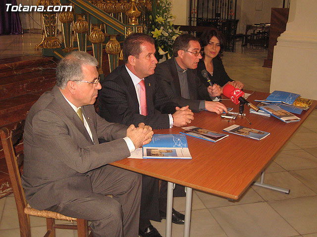 PRESENTAN UNA GUÍA DE VISITA DEL TEMPLO PARROQUIAL DE SANTIAGO EL MAYOR DE TOTANA - 12 PRESENTAN UNA GUÍA DE VISITA DEL TEMPLO PARROQUIAL DE SANTIAGO EL MAYOR DE TOTANA - 12