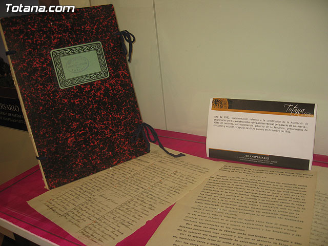 LA PRESENTACIN DEL LIBRO HACIA LA CONQUISTA DEL PODER: EL CONFLICTO COMUNERO EN ALEDO-TOTANA (1520-1523) INAUGURA LA EXPOSICIN TOTANA EN SU HISTORIA - 13