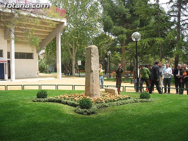 INAUGURAN UNA PLACA IDENTIFICATIVA Y COLOCAN UN MOJN PARA CONMEMORAR EL DA 14 DE ABRIL EL 750 ANIVERSARIO DE LA PRESENCIA DE LA ORDEN MILITAR DE SANTIAGO EN TOTANA - 10