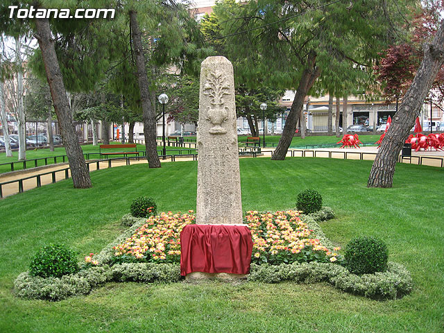 INAUGURAN UNA PLACA IDENTIFICATIVA Y COLOCAN UN MOJN PARA CONMEMORAR EL DA 14 DE ABRIL EL 750 ANIVERSARIO DE LA PRESENCIA DE LA ORDEN MILITAR DE SANTIAGO EN TOTANA - 7