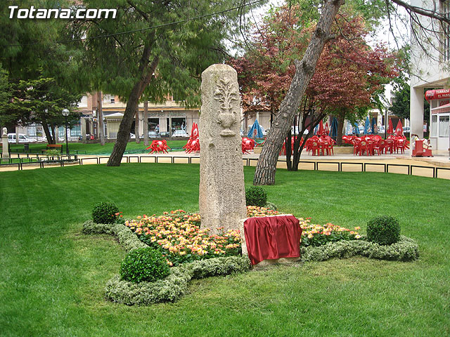 INAUGURAN UNA PLACA IDENTIFICATIVA Y COLOCAN UN MOJN PARA CONMEMORAR EL DA 14 DE ABRIL EL 750 ANIVERSARIO DE LA PRESENCIA DE LA ORDEN MILITAR DE SANTIAGO EN TOTANA - 8